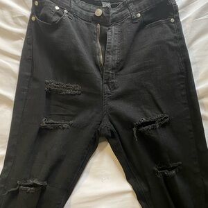 Fashion Nova Women’s Black Skinny Distressed Jeans SIZE 11/12